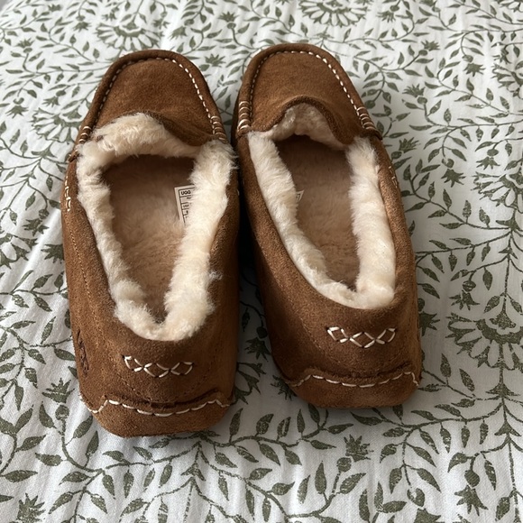 Slippers - Picture 2 of 6